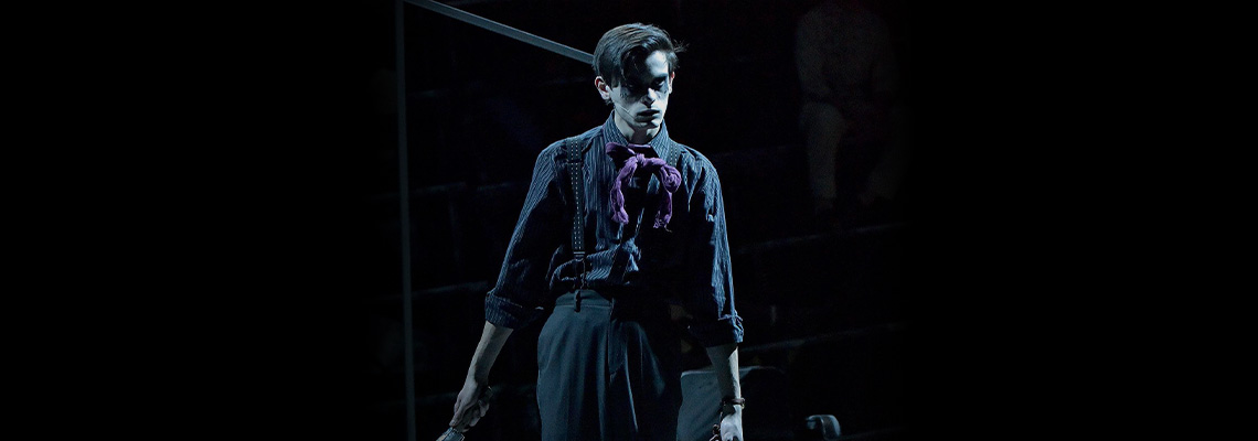 Ernest and the Pale Moon